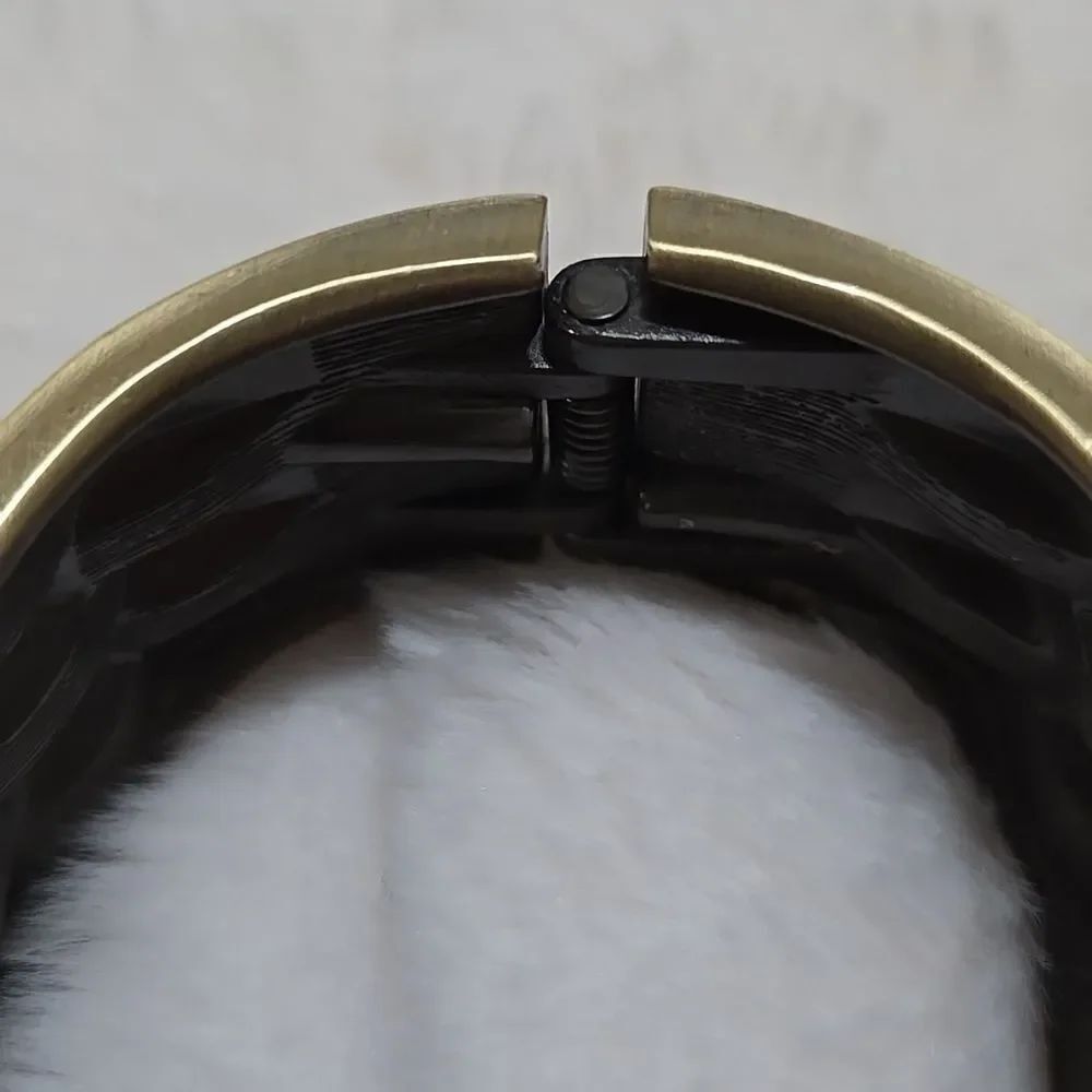 Retro Cuff Bracelet - Picture 4 of 6